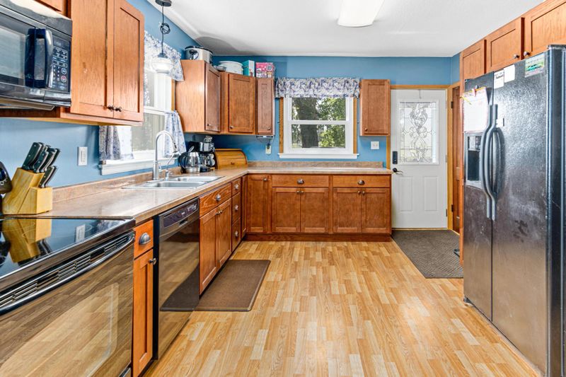1092 S Shore Dr, Forest Lake, MN 55025