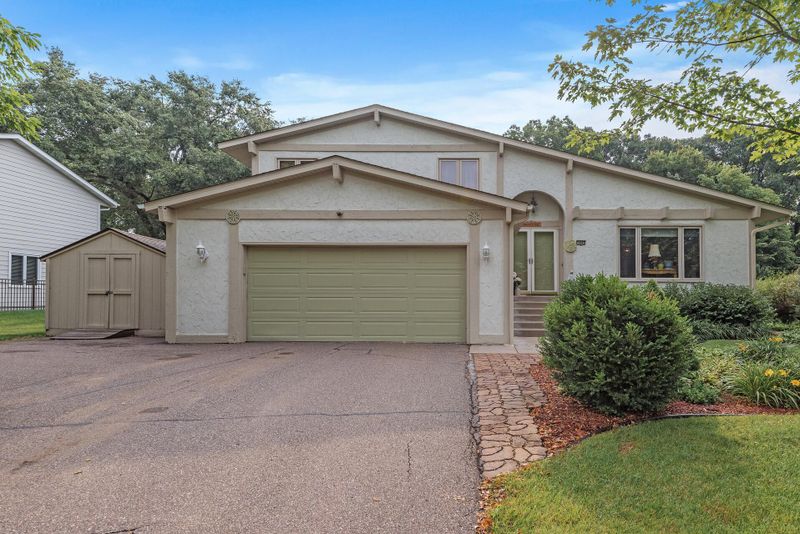 14045 Sundial Ct, Eden Prairie, MN 55346
