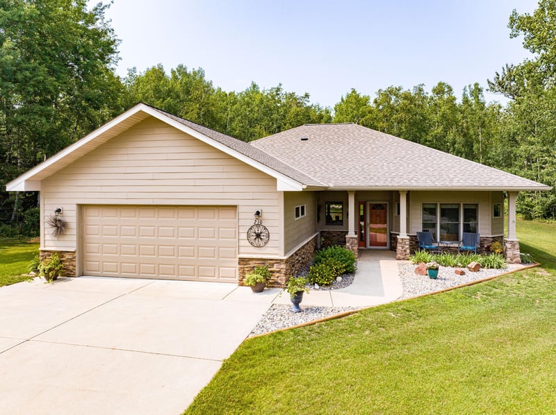 210 Birch Ln S, Coleraine, MN 55722