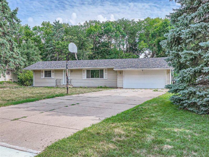10513 Vessey Rd, Bloomington, MN 55437