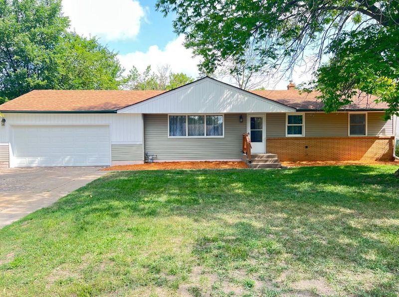 2227 Roth Pl, White Bear Lake, MN 55110