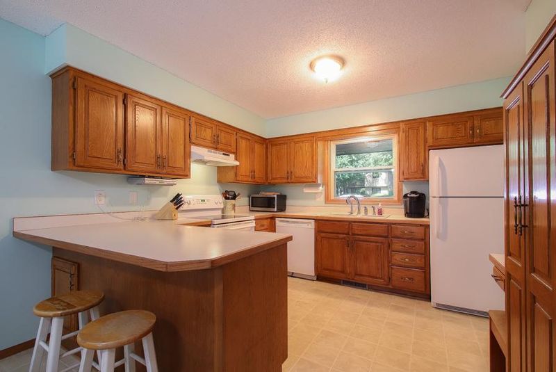1 Pleasant View Ln, Circle Pines, MN 55014