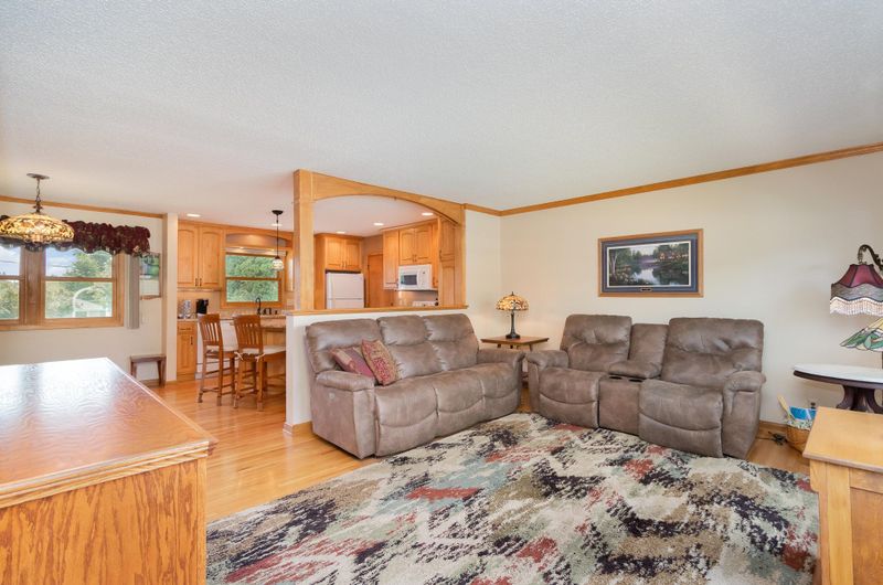 3225 W 87th St, Bloomington, MN 55431