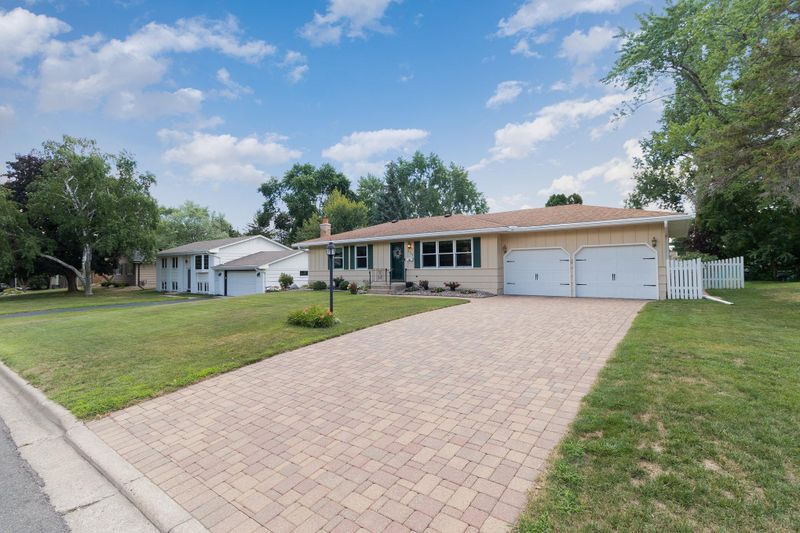 3225 W 87th St, Bloomington, MN 55431