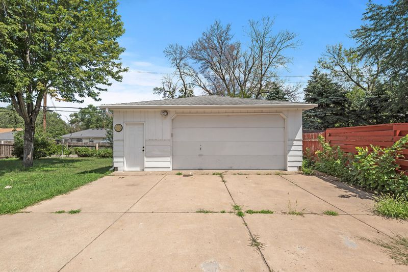 6224 Kyle Ave N, Brooklyn Center, MN 55429