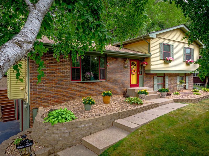 2203 Highwood Ave E, Saint Paul, MN 55119