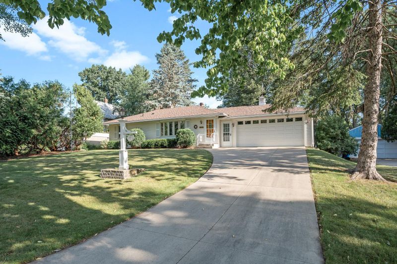 131 Downs Ave, Maplewood, MN 55117
