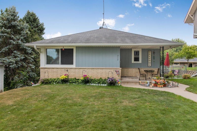 217 High Ave, Wanamingo, MN 55983