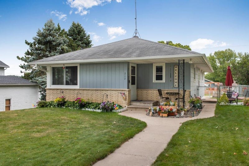217 High Ave, Wanamingo, MN 55983