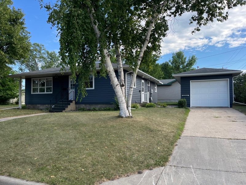107 4th St S, Sauk Centre, MN 56378