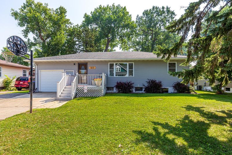 211 4th St NE, Dilworth, MN 56529