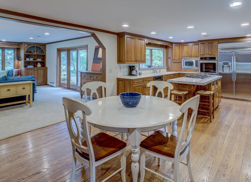 25 Pheasant Ln, North Oaks, MN 55127