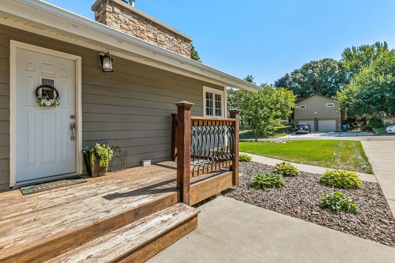 12504 Chippewa Ln, Burnsville, MN 55337