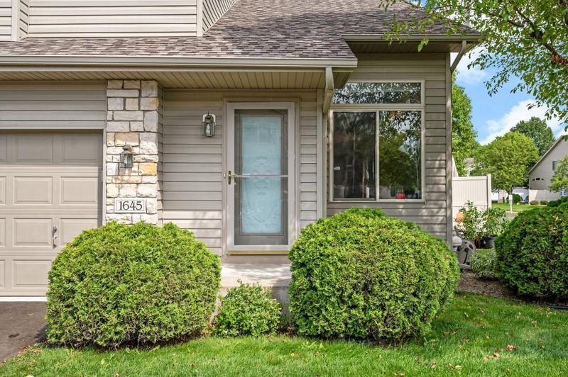 1645 Bedford Ln, Shakopee, MN 55379