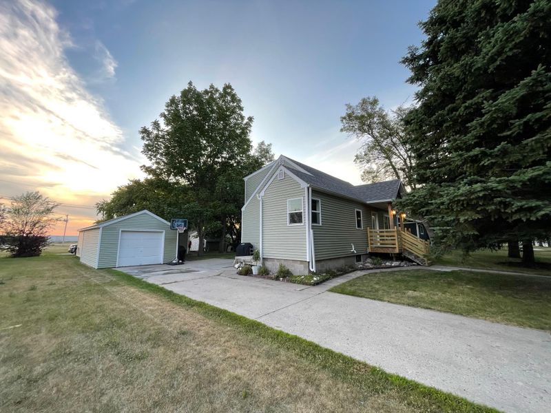 715 3rd St SE, Barnesville, MN 56514
