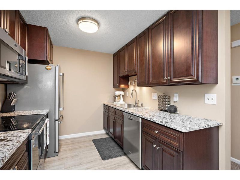 8627 Maplebrook Pw N, Brooklyn Park, MN 55445
