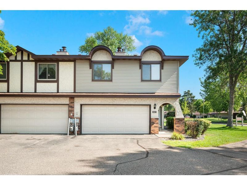 8627 Maplebrook Pw N, Brooklyn Park, MN 55445