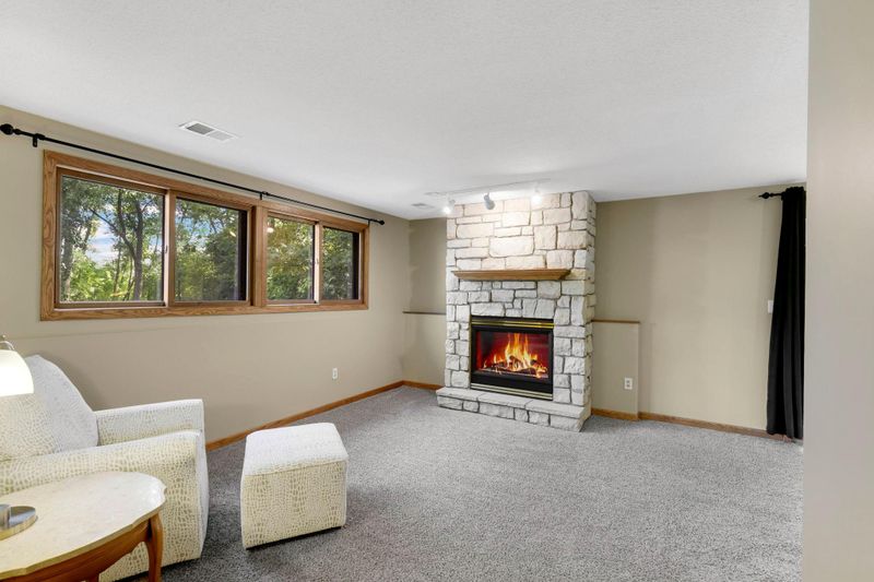 874 Sherwood Rd, Shoreview, MN 55126