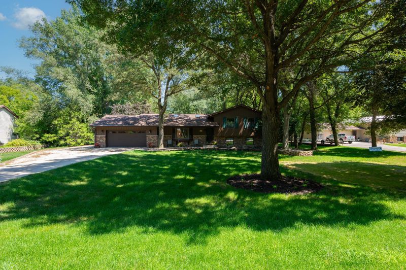 2832 Shadow Dr SE, Rochester, MN 55904