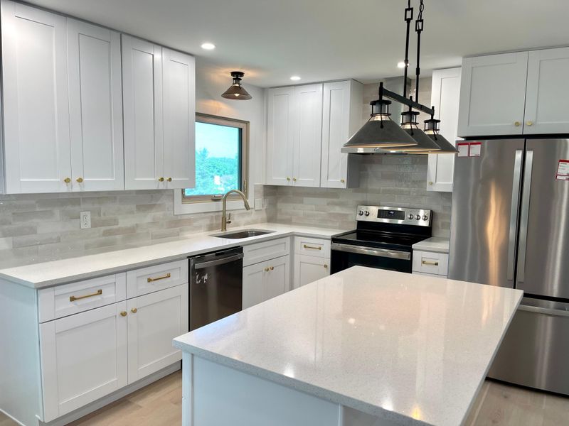 10282 Concord Dr, Eden Prairie, MN 55347