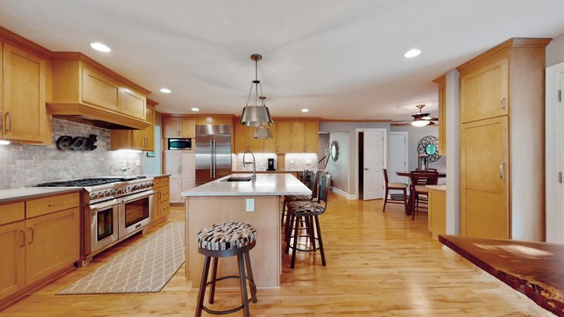 17175 Valley Rd, Eden Prairie, MN 55347