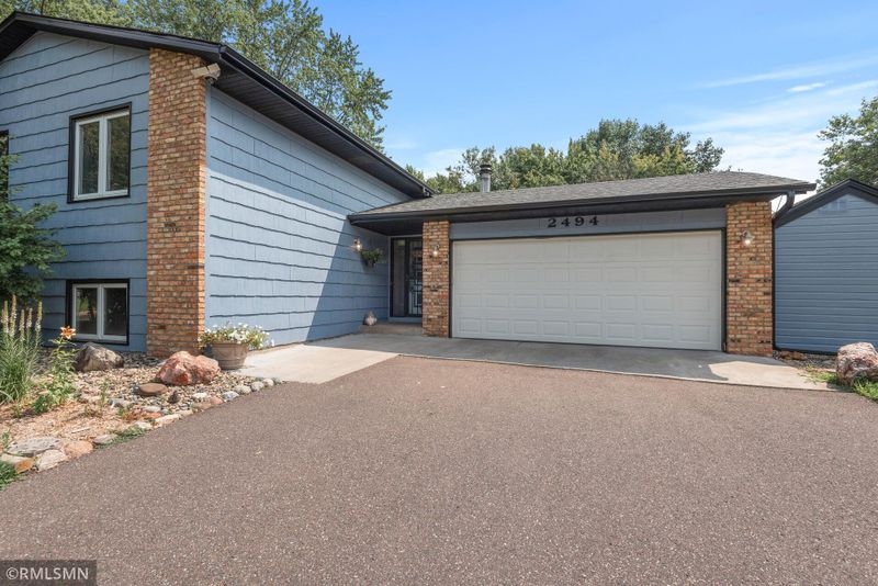 2494 Ryan Ave E, Maplewood, MN 55109