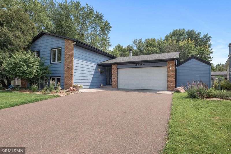 2494 Ryan Ave E, Maplewood, MN 55109