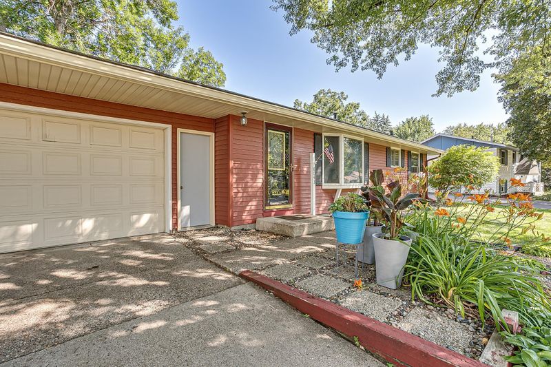 8043 Hyde Ave S, Cottage Grove, MN 55016