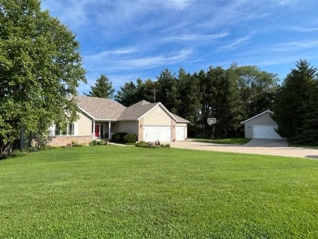 1461 Koenigs Ln NW, Rochester, MN 55901