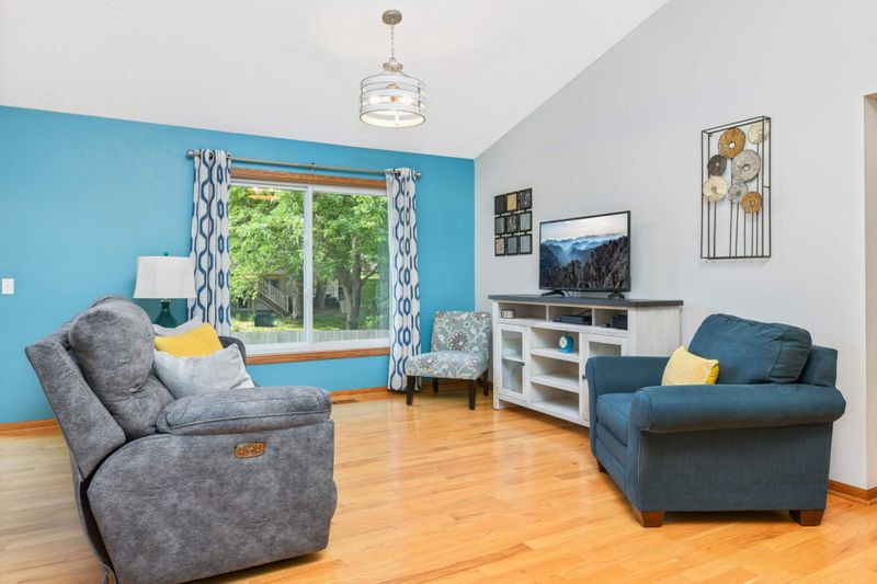 1420 Cutters Ln, Eagan, MN 55122