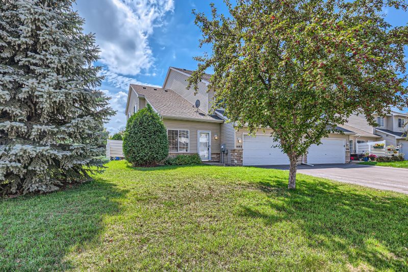 1692 Patriot Ln, Waconia, MN 55387