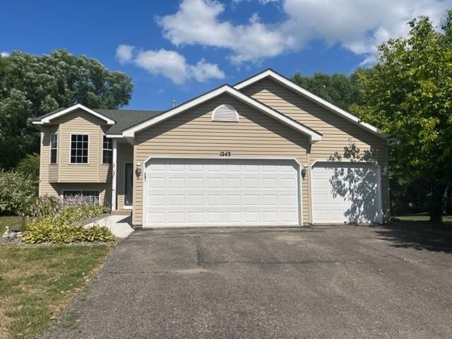 1243 Parkside Ln, Waconia, MN 55387
