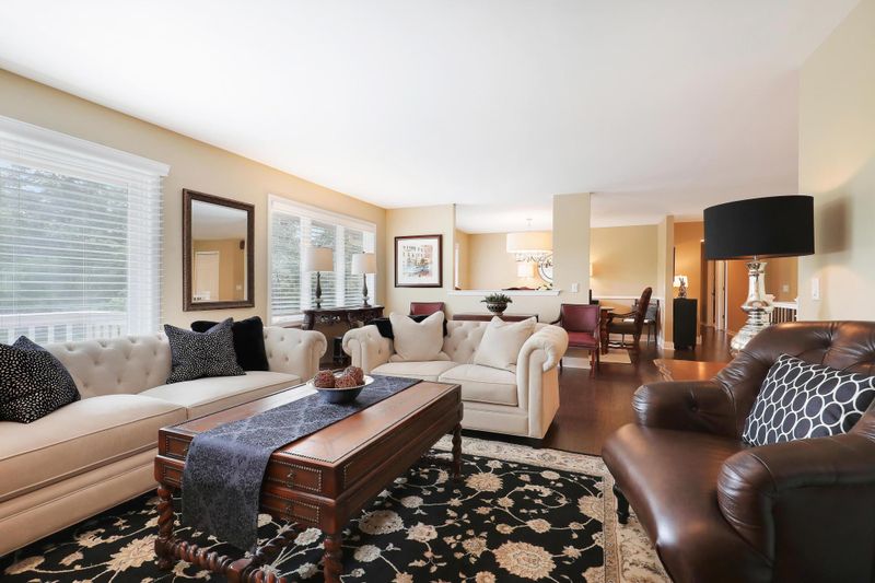 14992 Williamsburg Ct, Eden Prairie, MN 55347