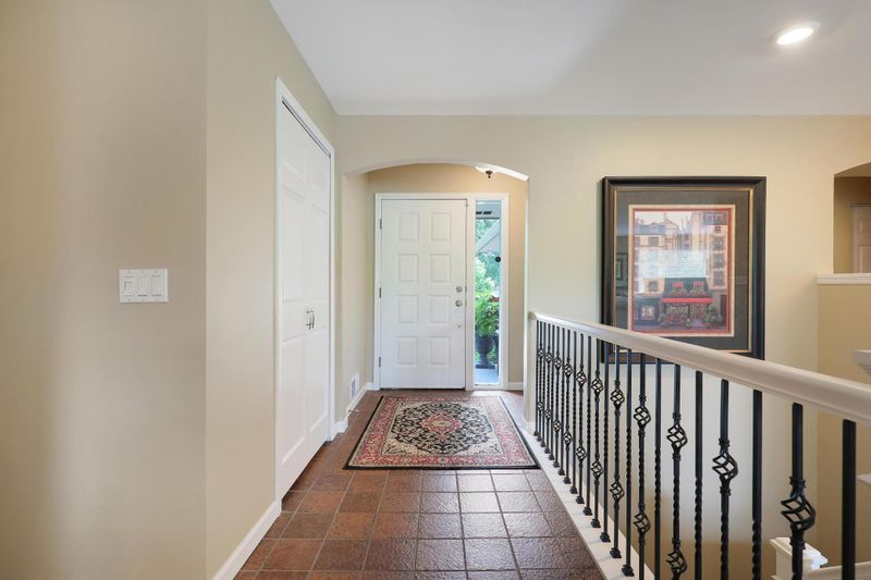 14992 Williamsburg Ct, Eden Prairie, MN 55347