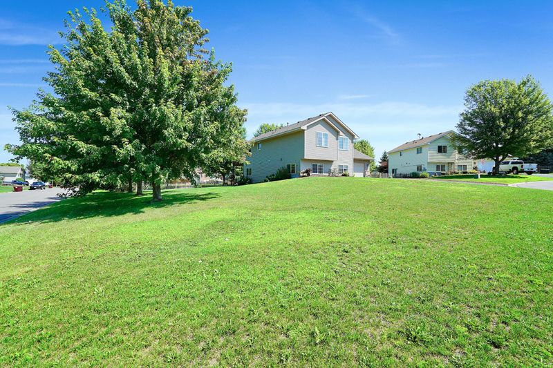 23631 Cardinal Ct, Hampton, MN 55031