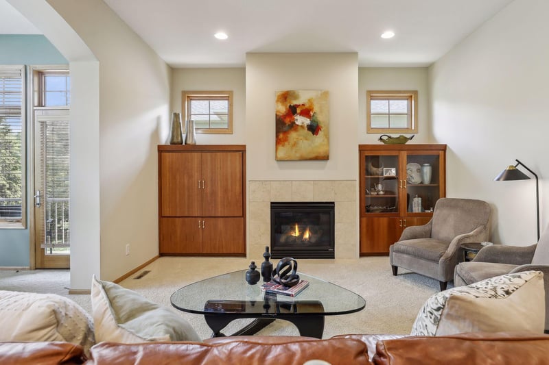 8111 Xerxes Cir, Bloomington, MN 55431