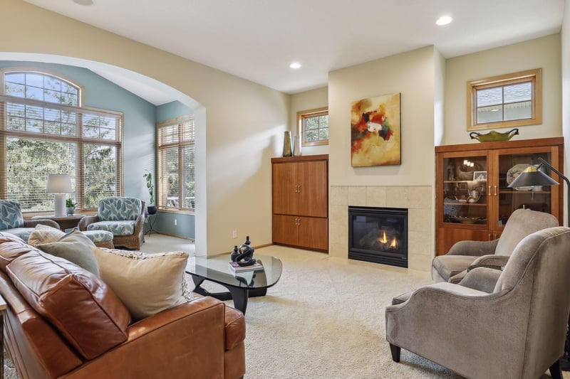 8111 Xerxes Cir, Bloomington, MN 55431