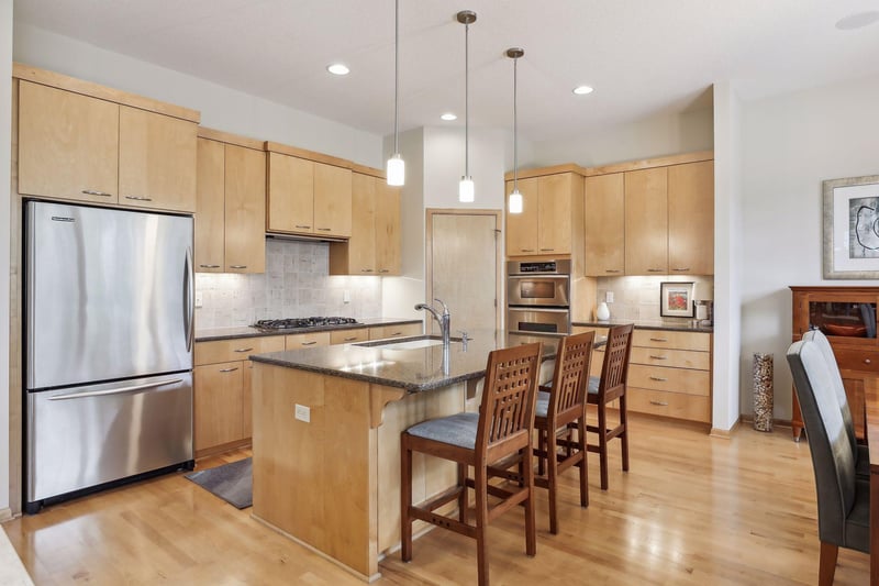 8111 Xerxes Cir, Bloomington, MN 55431