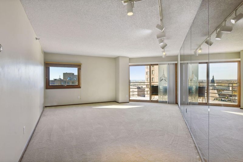 1225 Lasalle Ave #2102, Minneapolis, MN 55403