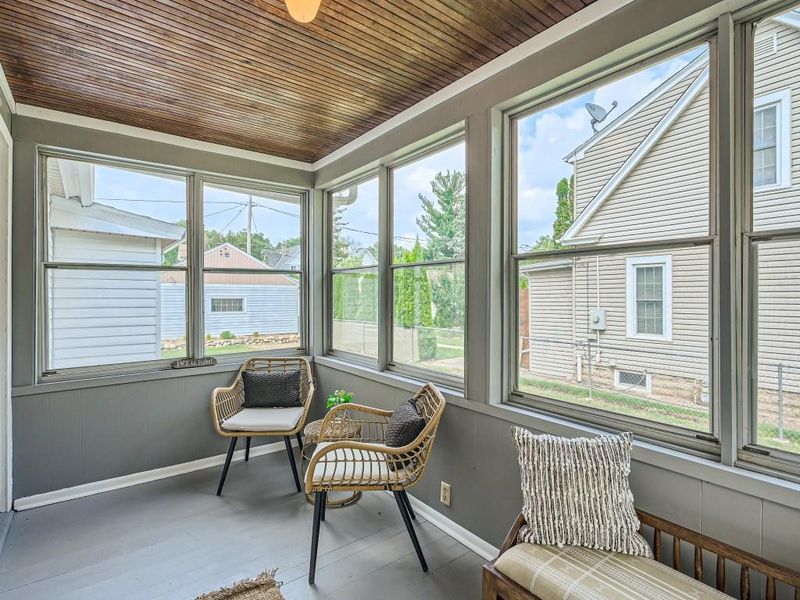147 Isabel St W, Saint Paul, MN 55107