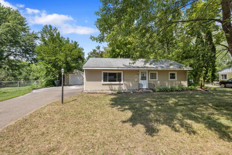 8620 Crest Rd, Bloomington, MN 55425
