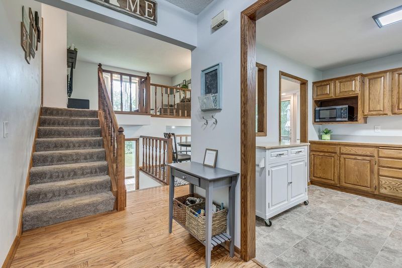 399 Colleen Dr, Vadnais Heights, MN 55127