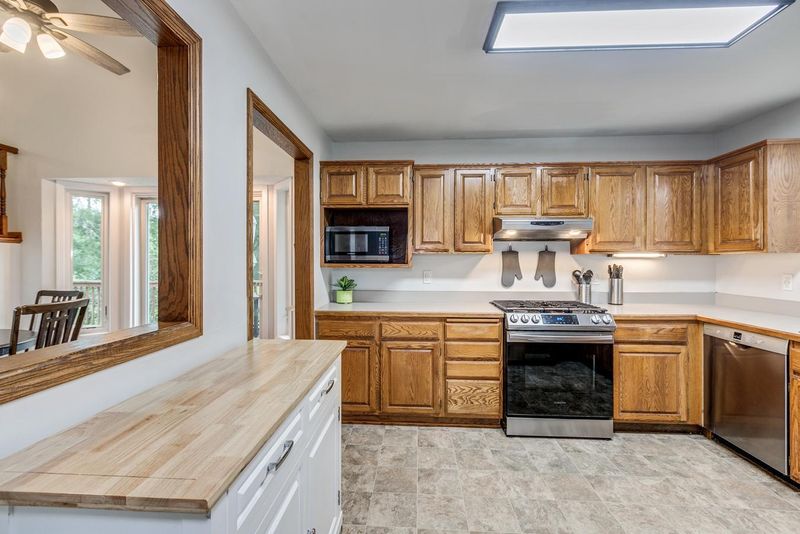 399 Colleen Dr, Vadnais Heights, MN 55127