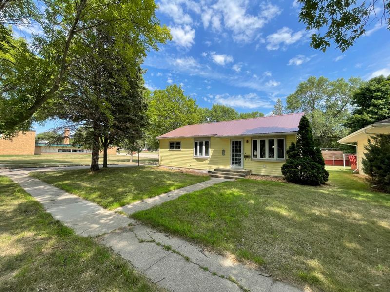 1222 N 5th St, Montevideo, MN 56265