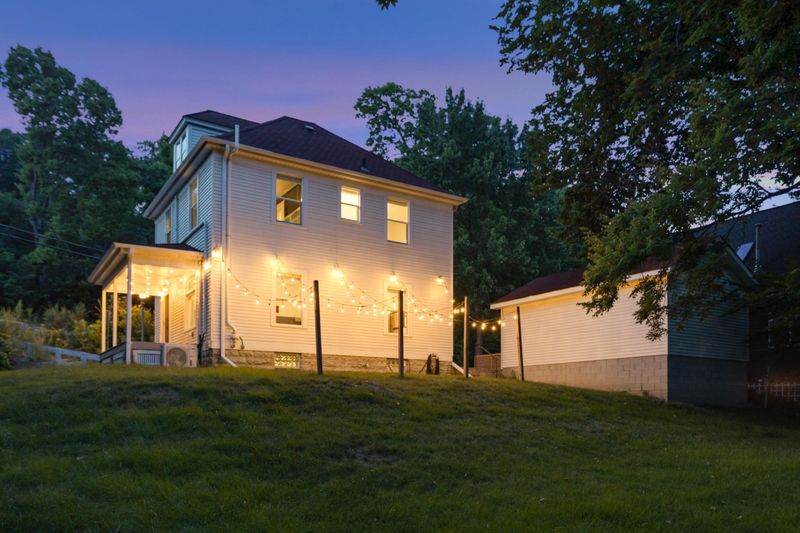 318 Irvine Ave, Saint Paul, MN 55102