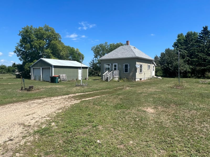 624 N Main St, Hewitt, MN 56453