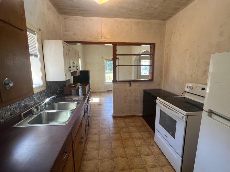 624 N Main St, Hewitt, MN 56453