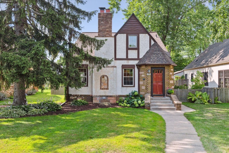 1430 Iowa Ave W, Falcon Heights, MN 55108