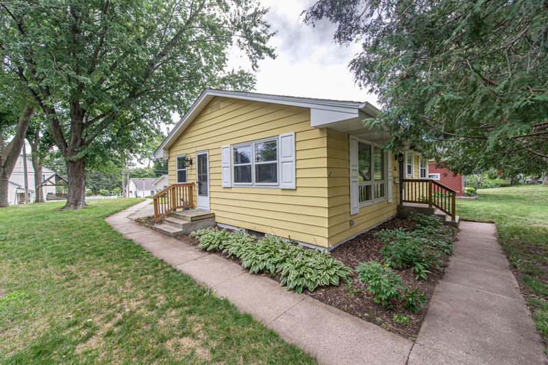 433 4th St S, Bayport, MN 55003