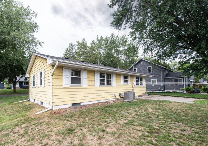 433 4th St S, Bayport, MN 55003